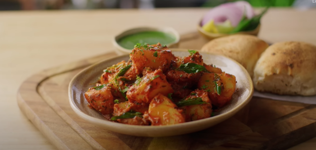 Khatte Aloo Recipe: Dhaba Style Chatpate Aloo Banane Ka Aasan Tarika