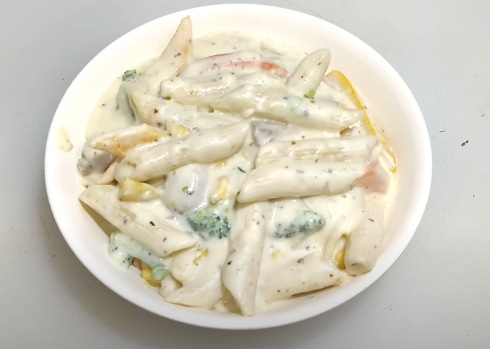 pasta in white sauce with vegetables