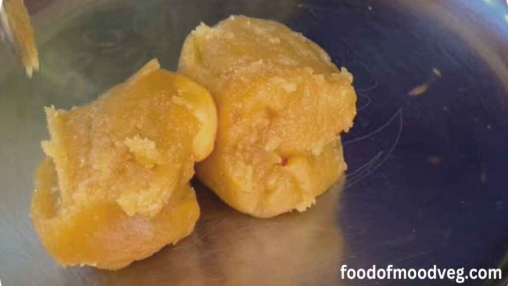 घर पर गेहूं के आटे का हलवा कैसे बनाएं – पारंपरिक देसी रेसिपी स्टेप बाय स्टेप