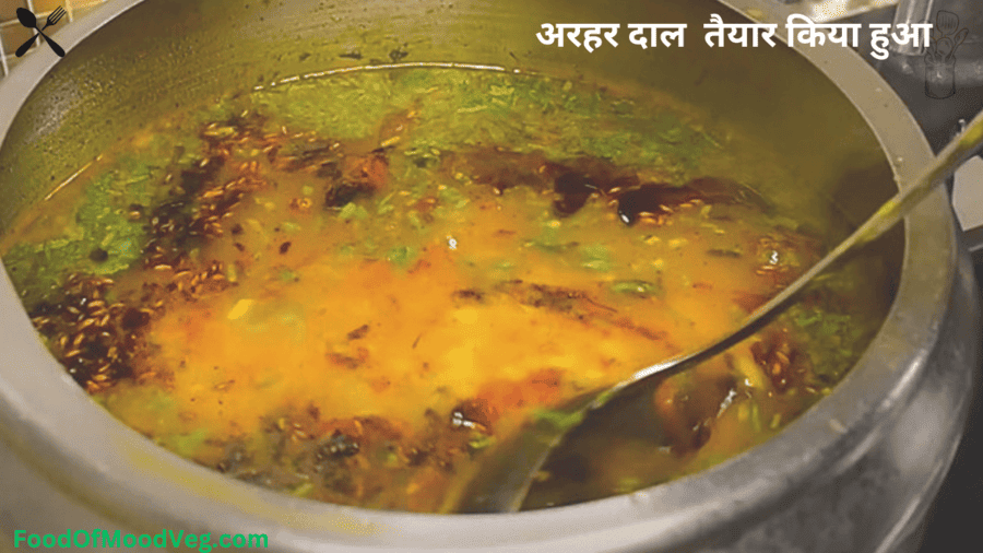 घर पर बने ढाबा स्टाइल अरहर दाल की पहली झलक