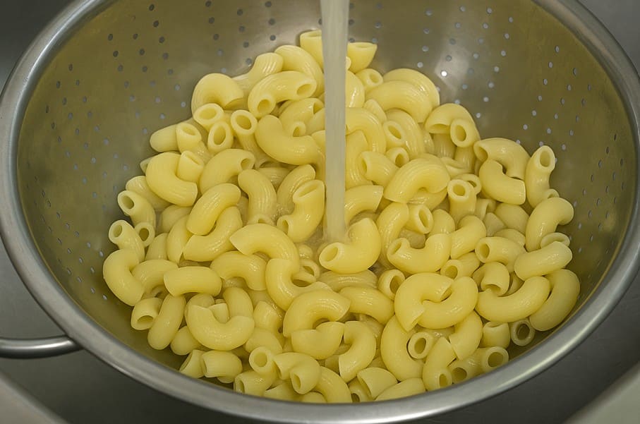 उबले हुए व्हाइट सॉस पास्ता को नरम बनाने की प्रक्रिया